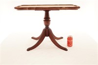 1 petites table ancienne