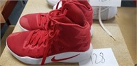 RED NIKE SIZE 9