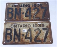 Pair Ontario 1932 Licence Plates(BN427)
