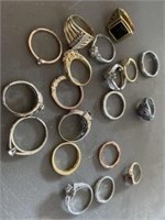 Miscellaneous rings… Quality unknown