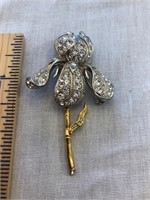 WAG Flower Pin