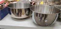 2 metal mixing bowls