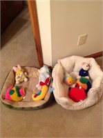 2 pet beds and toys