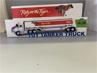 Exxon Toy Tanker Truck 18 Wheeler Collectible