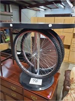 Bicycle tire table