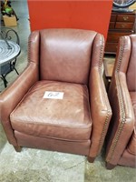 leather chair DISTINCTIONS