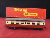 TRI-ANG British Railways Coach OO Scale