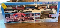 Dickensville Collectables Five Car Train set