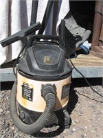5 Gallon Wet/Dry Vaccum with Attachments