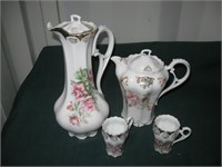 2 Teapots and Cups