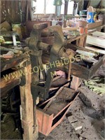 Antique blacksmithing pole vice