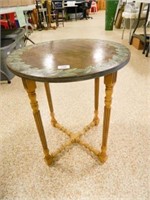 Round Table w/Spindle Type Legs
