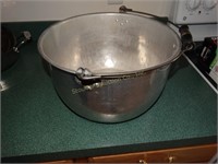 Vintage Aluminum pot w/wood handle 13"d x 8"t