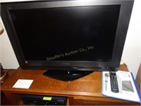 Panasonic 32" TV LCD  model TC-32LX700 w/remote &