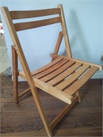 Folding wood deck chair