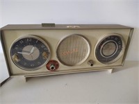 Vintage Sears silvertone clock radio