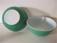 Two vintage green 2.5 QT  Pyrex bowls