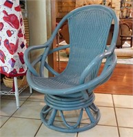 Swivel bamboo chair