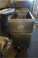 DEAN single basket gas deep fryer