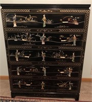 Black lacquer 5 drawer dresser. Oriental geisha