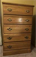 5 drawer dresser. Missing one handle on bottom