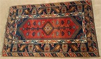 Oriental rug. 48x72. Hand knotted.