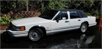 1993 Lincoln Executive Series Town Car