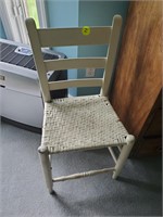 OLD WHITE BOTTOM CHAIR