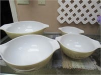 Pyrex Nesting Bowls