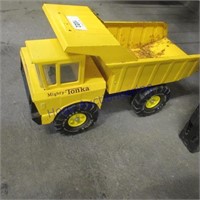 Mighty Tonka toy dump truck