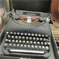 Remington manual typewriter in case