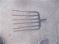 6 PRONG PITCH FORK  NEEDS HANDLE