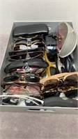 30 SUNGLASSES AND 2 LOCKING KNIVES