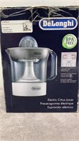 NEW DELONGHI ELECTRIC JUICER IN BOX