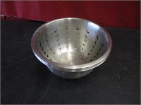 Bid x 4: SS 9" Perforated Bowls