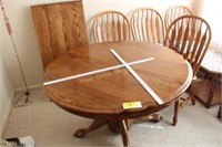 Oak Dining Room Table & Chairs w/leaf