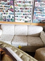 Very clean floral 3 seat couch