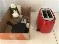 Kitchen utensils & toaster