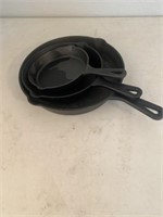 Set of 3 cast iron pans