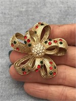 DARLING Vintage Christmas Brooch / Pin