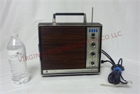 Vintage Portable RD-60 8 Track Tape AM/FM Radio