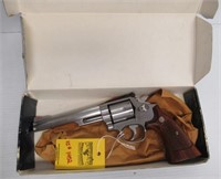 Smith and Wesson model 66-3 caliber .357 mag 6
