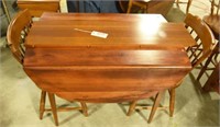 Lot #3015 - Country style drop leaf dinging