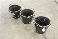(3) 18 Qt Heated Rubber Buckets