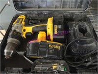 1X,DEWALT 18V  HAMMER DRILL W/ 2 BATTERIES+CHARGER