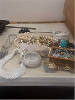 Assortment of jewelry