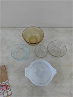 Three pieces of Pyrex and other glass bowls