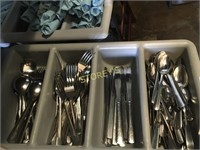 Cutlery Tray w/ Qty of Cutlery