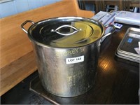 Stock Pot w/ Lid - Needs Cleaning