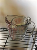 2 Glass Measuring Cups